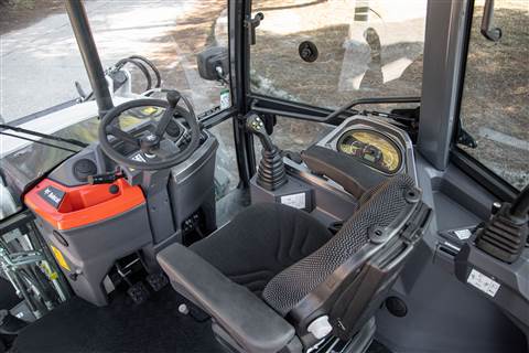 Bobcat B730 R-series backhoe loader_interior_pic1