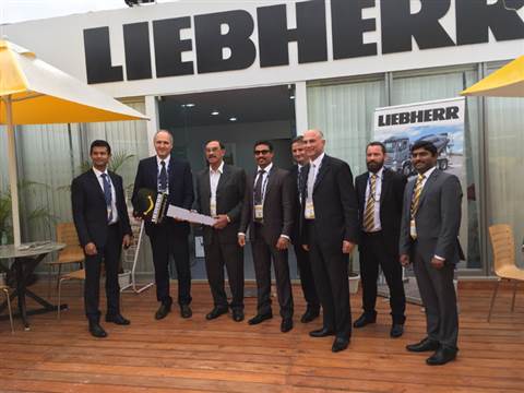 Representatives of the Bhoir Group and Liebherr
